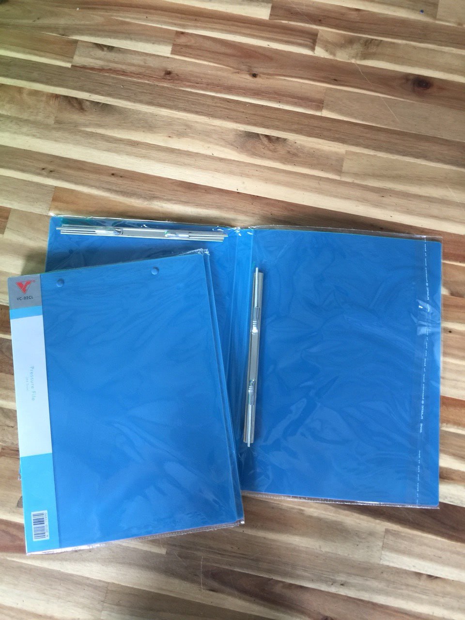 Bìa nhựa 2 lò xo VC A4