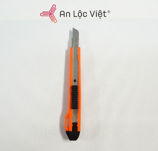 Dao rọc giấy trung SDI 0404